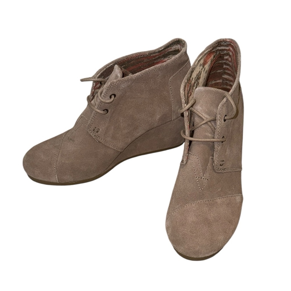 Women’s TOMS Desert Wedge Suede Bootie 9 Taupe Tan